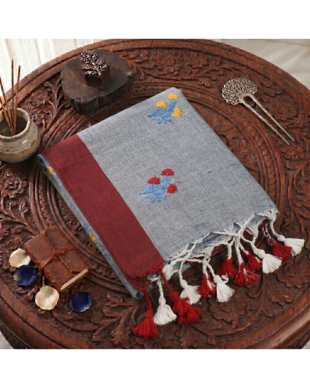 Khadi Boquete Embroidery With Border - Grey